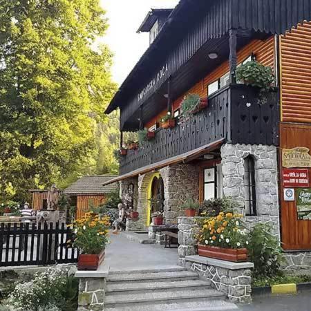 Smucarska Koca Bed and Breakfast Kotlje Eksteriør billede