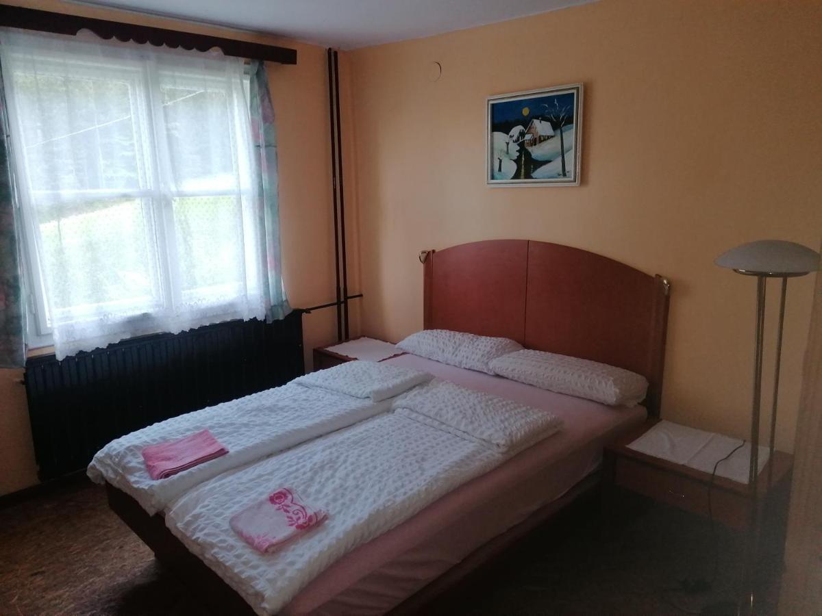 Smucarska Koca Bed and Breakfast Kotlje Eksteriør billede